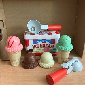 Melissa and Doug Ice cream playset. Comes with an extra ice cream scoop